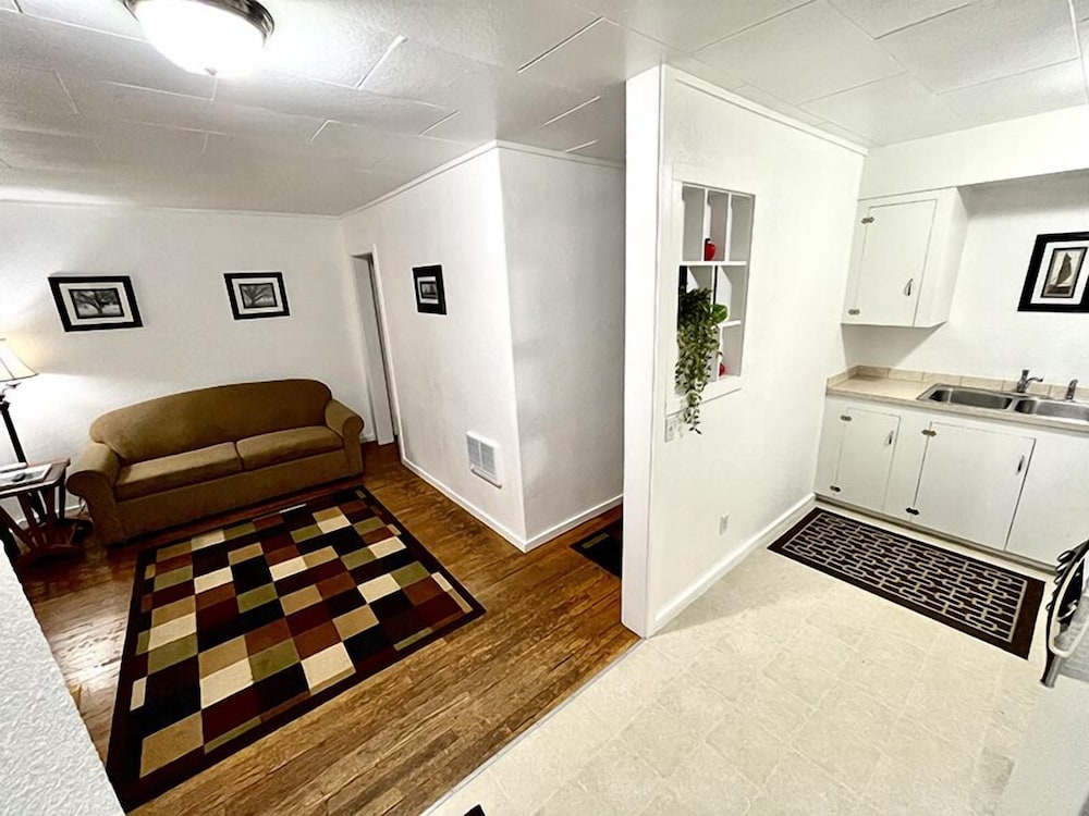 Cascade Motel - photo 35