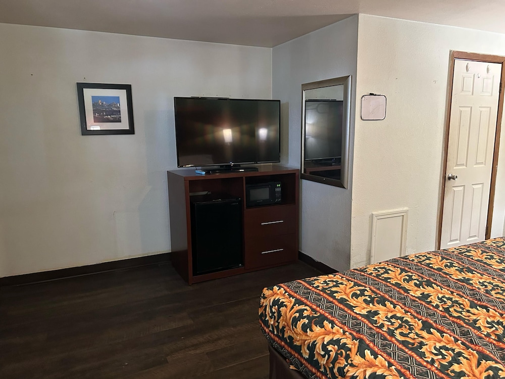 Hillcrest Motel By OYO Aurora IN Near Lawrenceburg - photo 8