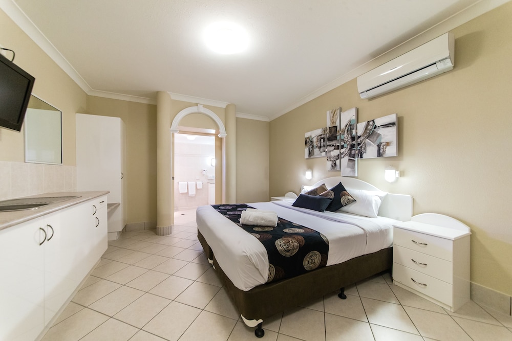 Villa Capri Motel — 4-Star Luxury Hotel in Rockhampton, Australia