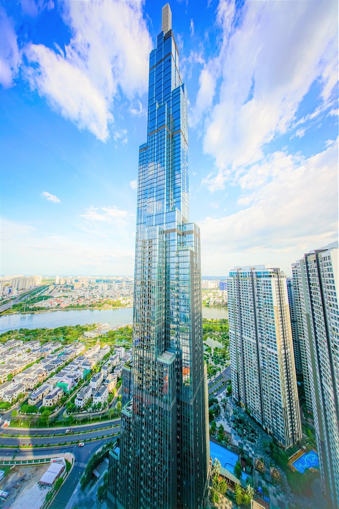 Vinhomes Central Park Saigon Apartment — 4-Star Luxury Hotel in Ho Chi Minh City, Vietnam