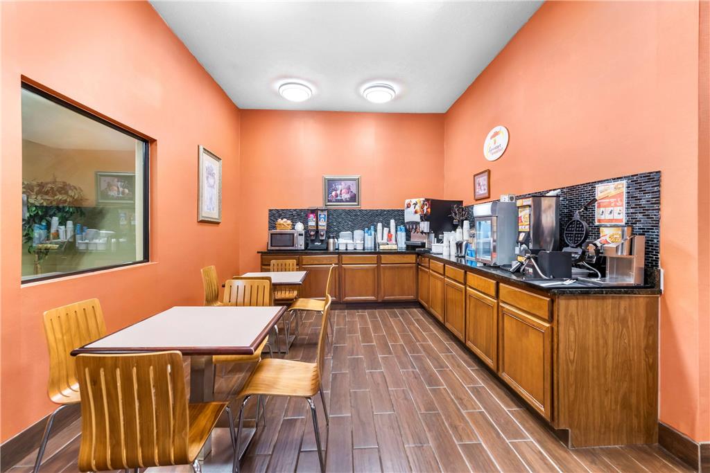 Super 8 by Wyndham Bellefontaine - photo 10