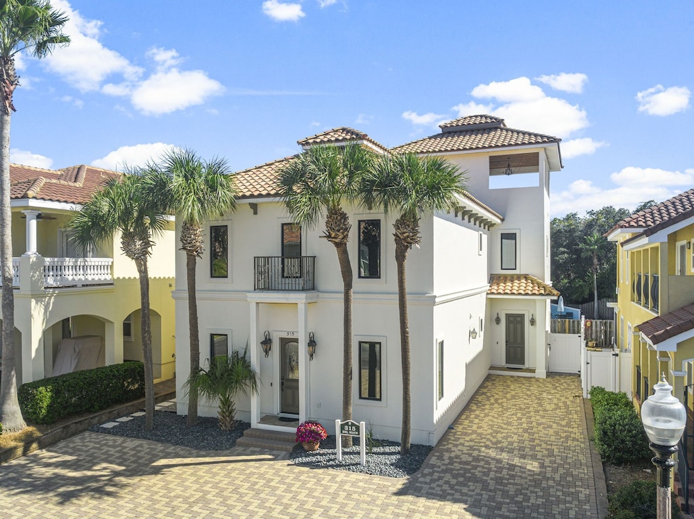 315 La Valencia Cir Sol Mate in Panama City Beach, United States