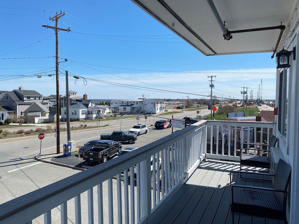 Hampton Harbor Motel - photo 13