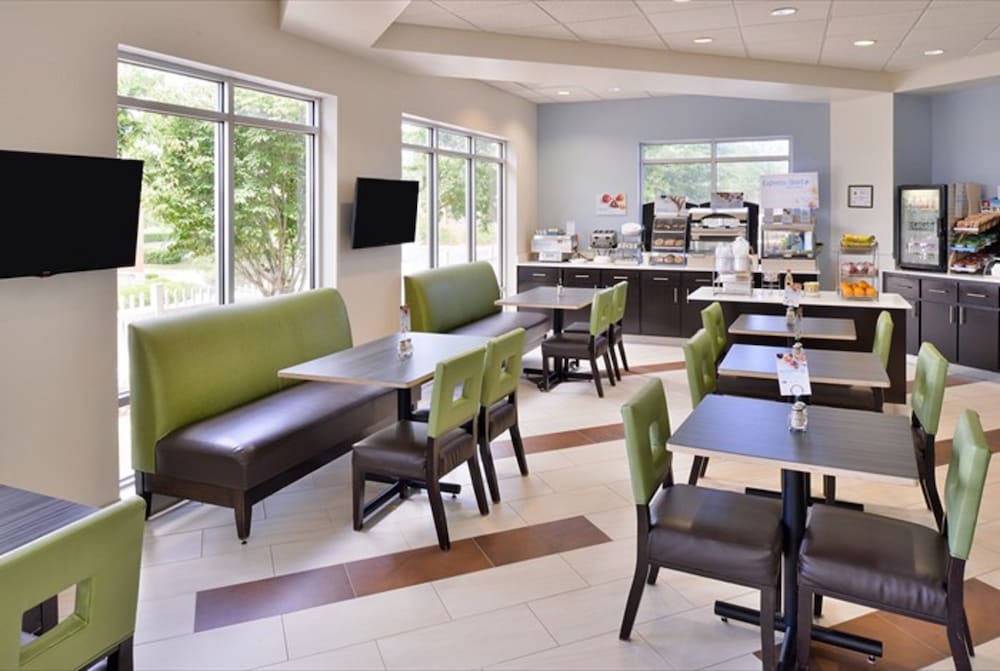 Holiday Inn Express Hotel & Suites Mooresville Lake Norman by IHG - photo 36