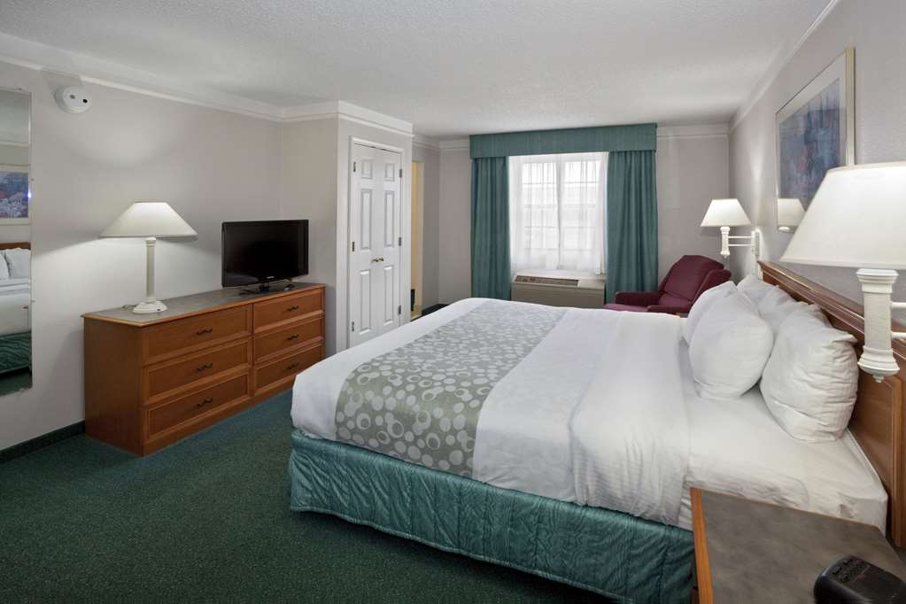 La Quinta Inn by Wyndham Omaha West - photo 9