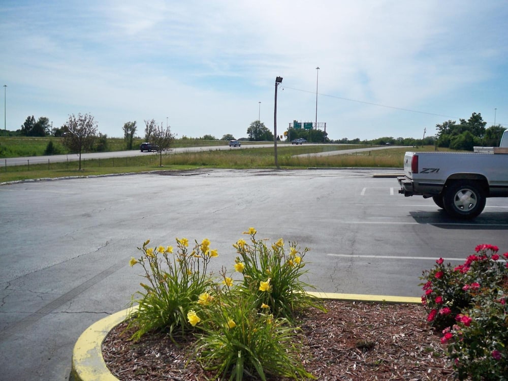 Economy Inn Wentzville - photo 24
