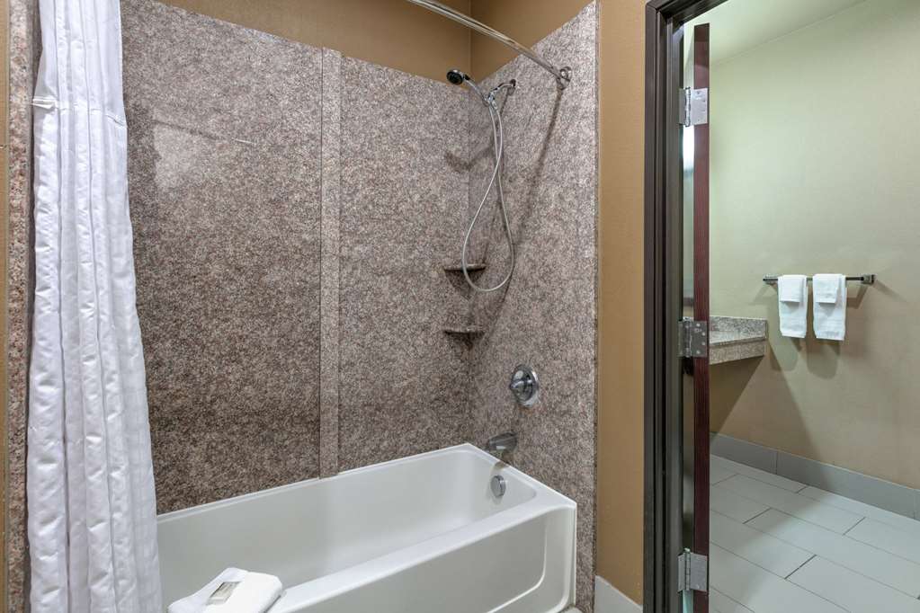 Super 8 by Wyndham Karnes City - photo 22