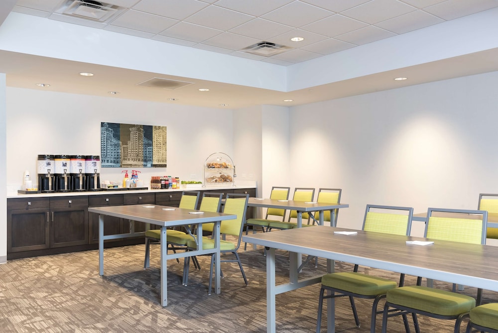 Hampton Inn & Suites Chicago Schaumburg - photo 34