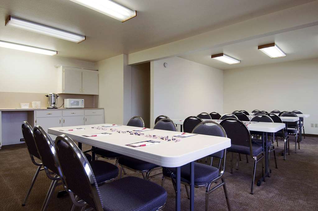 Super 8 by Wyndham Giddings - photo 14