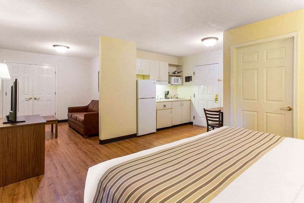 Studio 6 Myrtle Beach SC - photo 5