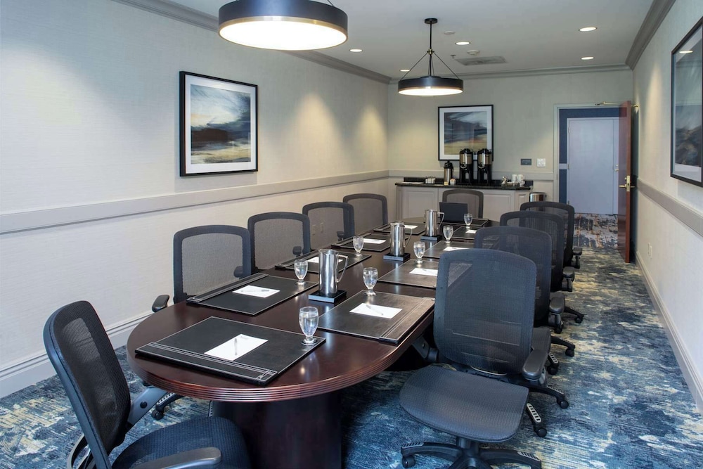 Hilton Garden Inn Milwaukee Northwest Conference Center - photo 48