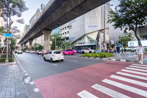 A4 Cosy Twin large beds Silom