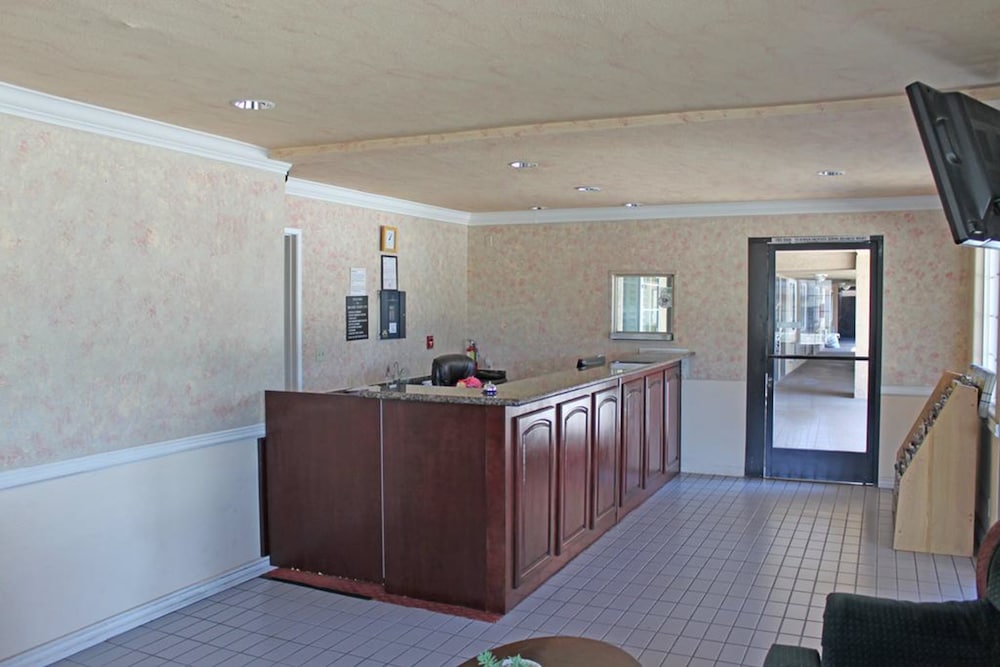 Orange Tustin Inn - photo 3