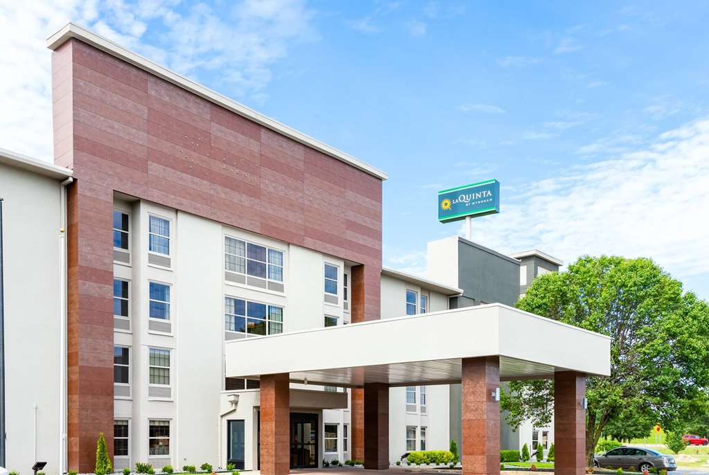 La Quinta Inn and Suites by Wyndham Jonesboro - photo 4