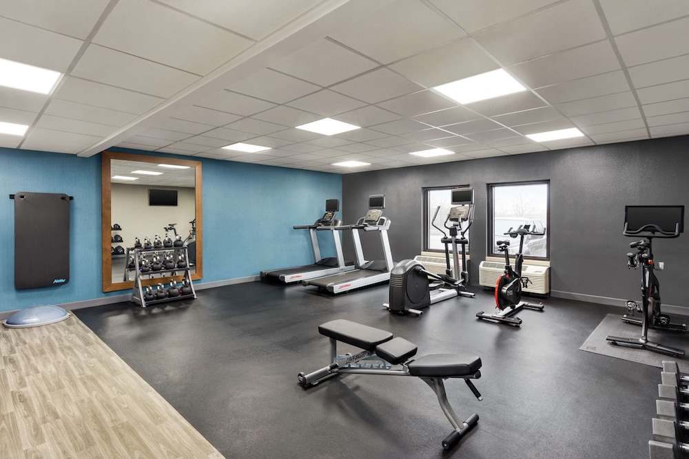 Hampton Inn Milwaukee Brookfield - photo 34