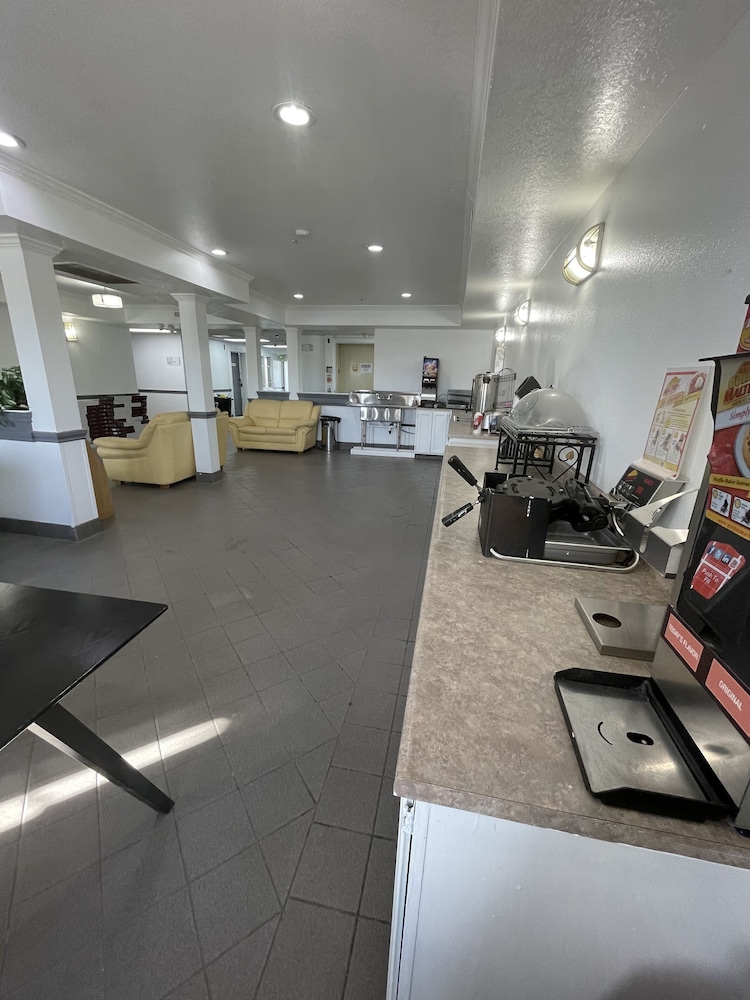 Traveler's Inn Carlin NV near Elko - photo 5