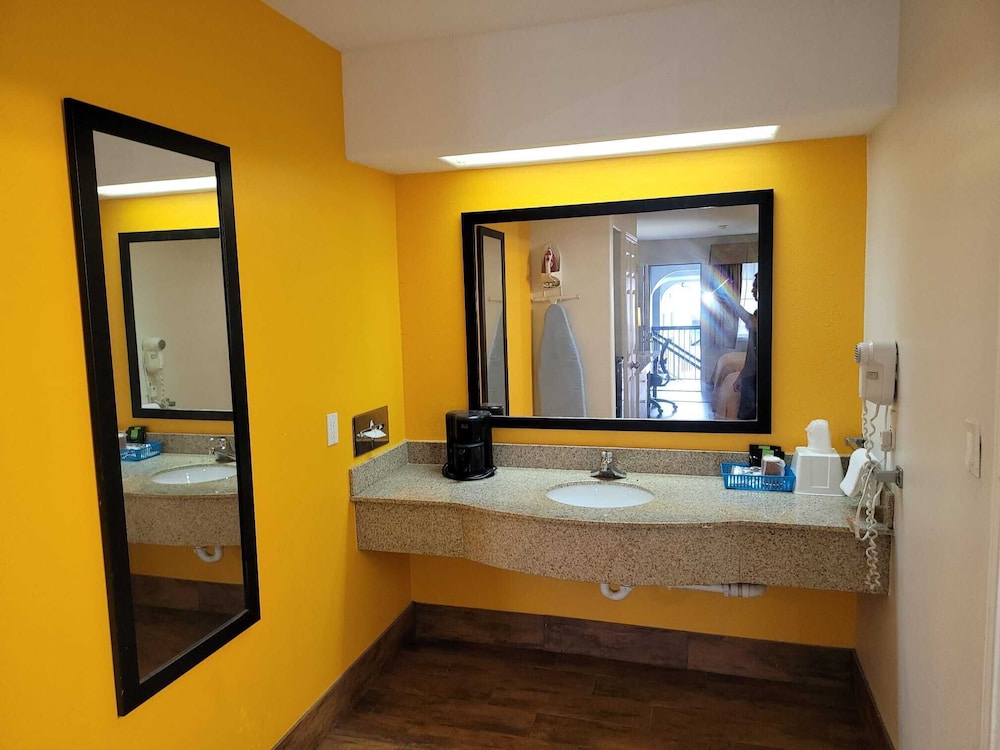 Texas Inn & Suites Raymondville - photo 27