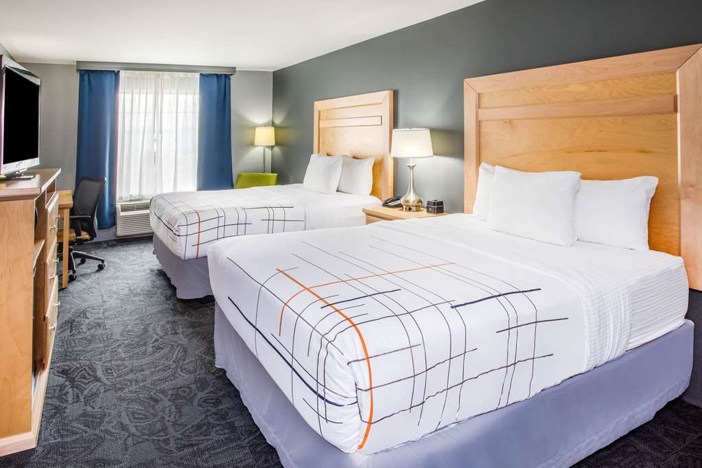 La Quinta Inn & Suites by Wyndham Rochester Mayo Clinic S - photo 21