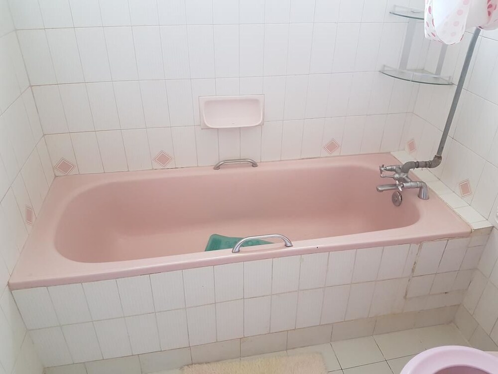 Deep Soaking Bathtub