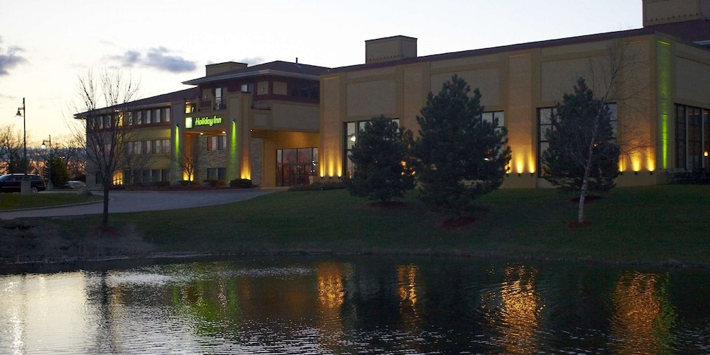 Holiday Inn Pewaukee Milwaukee West by IHG - photo 15
