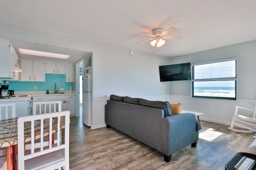 Coastal Waters Inn - photo 90