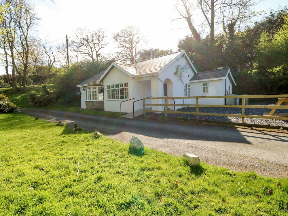 Mill House Cottage — 4-Star Luxury Hotel in Pwllheli, United Kingdom