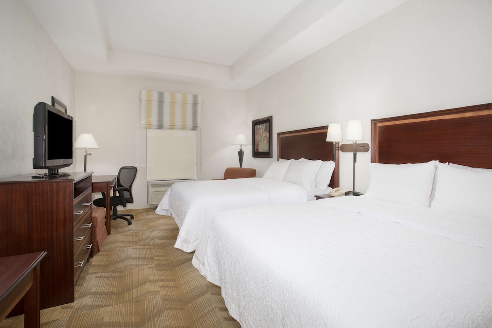 Hampton Inn Siloam Springs - photo 17