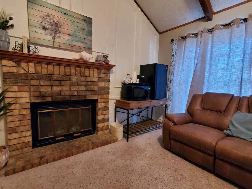 Butterfield Inn Main Street Cottages - photo 35
