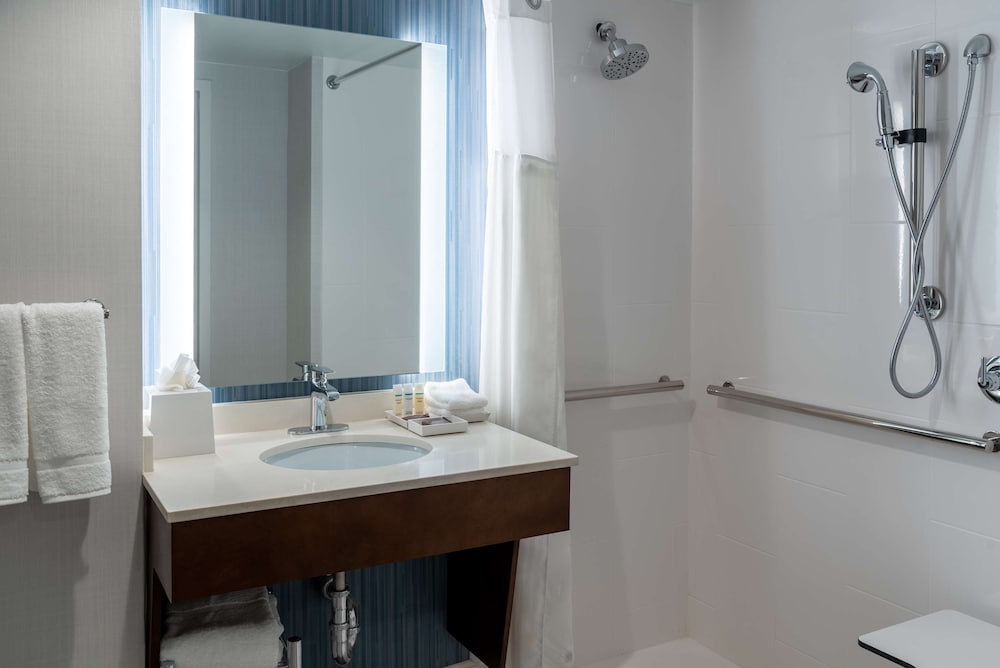 Hilton Garden Inn Arlington Courthouse Plaza - photo 6