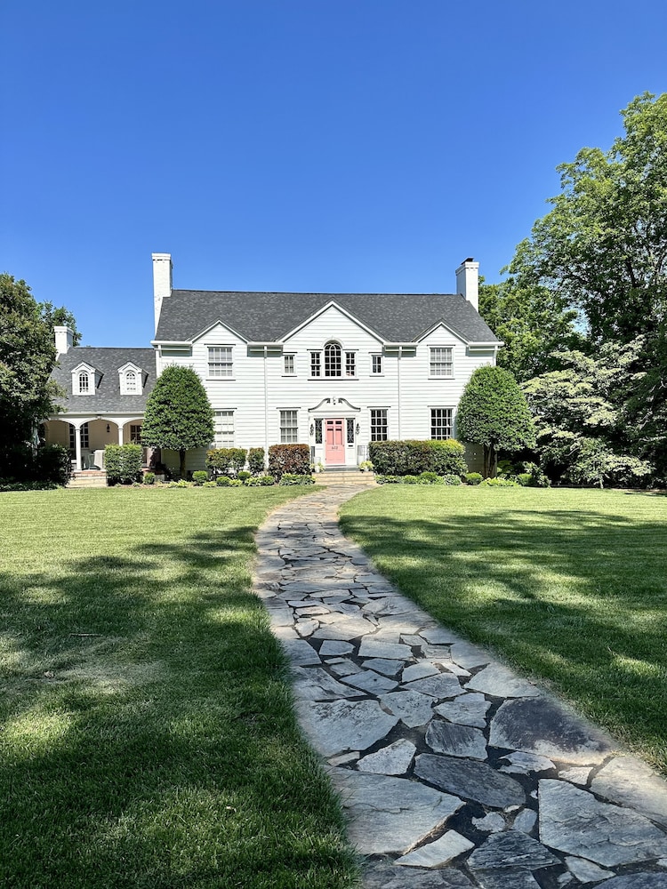 The Holly and Ivy Inn - featured photo