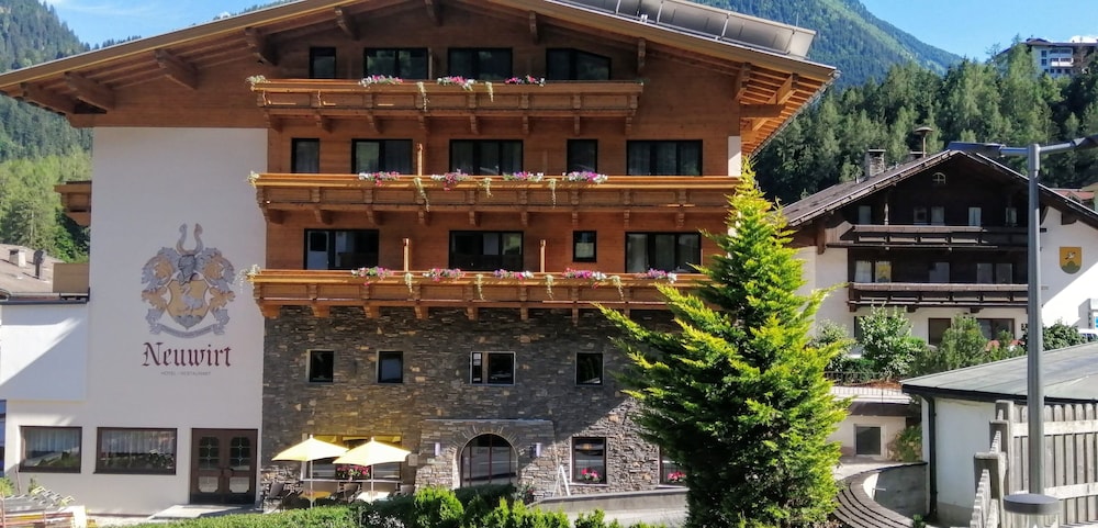 Hotel Neuwirt - carbon neutral hotel in Finkenberg