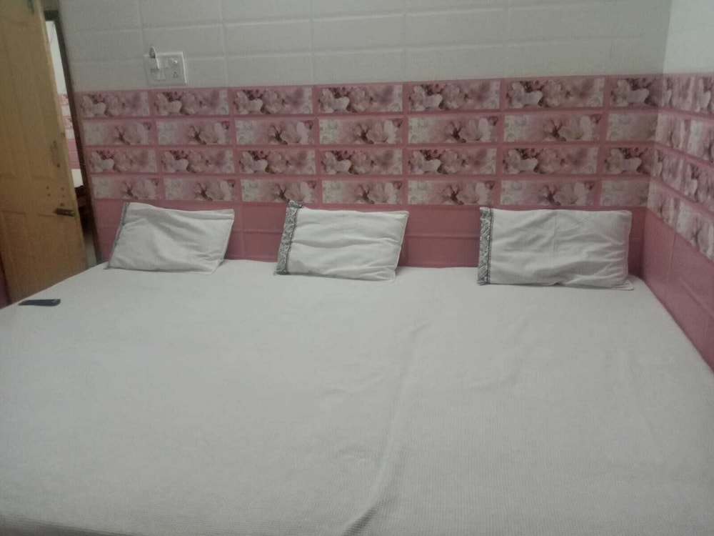 Hotel King Palace — hotel in Kilvelur