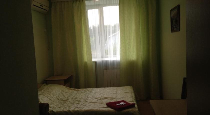 Tikhiy Ugolok — hotel in Shar'ya