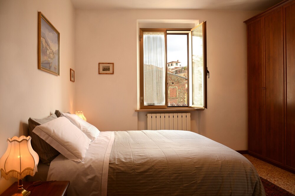 Residence Attico Altucci — 4-Star Luxury Hotel in Arezzo, Italy