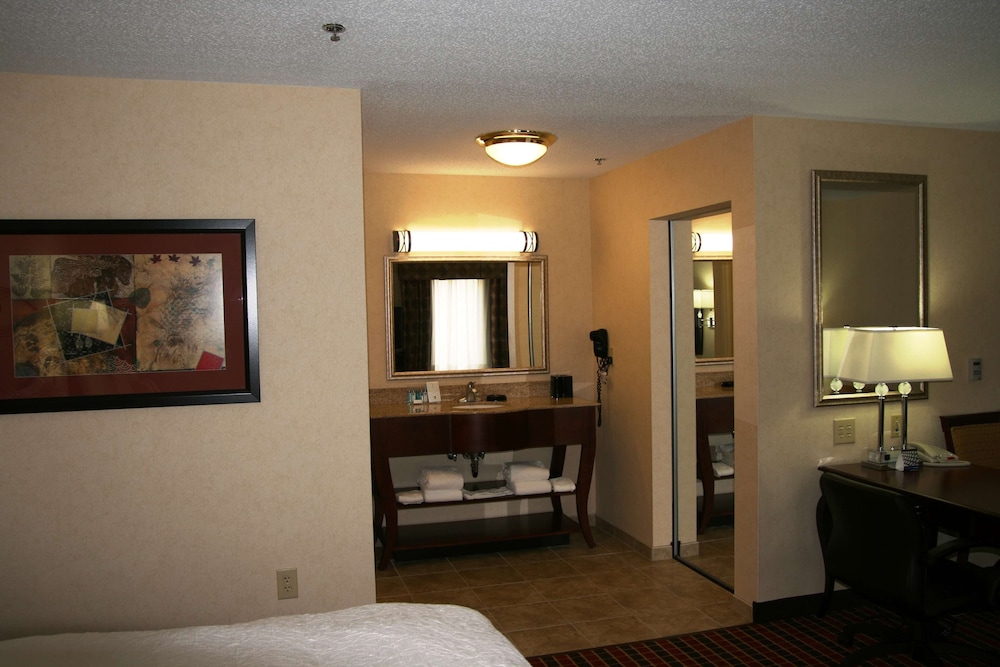 Hampton Inn & Suites Dayton Airport - photo 19