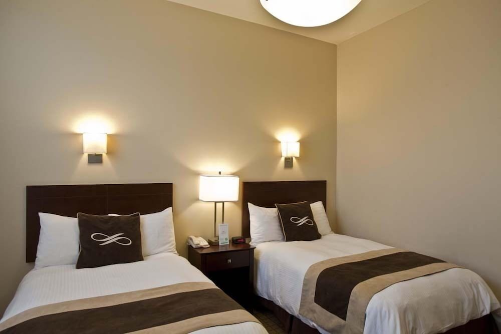 Pointe Plaza Hotel - photo 9