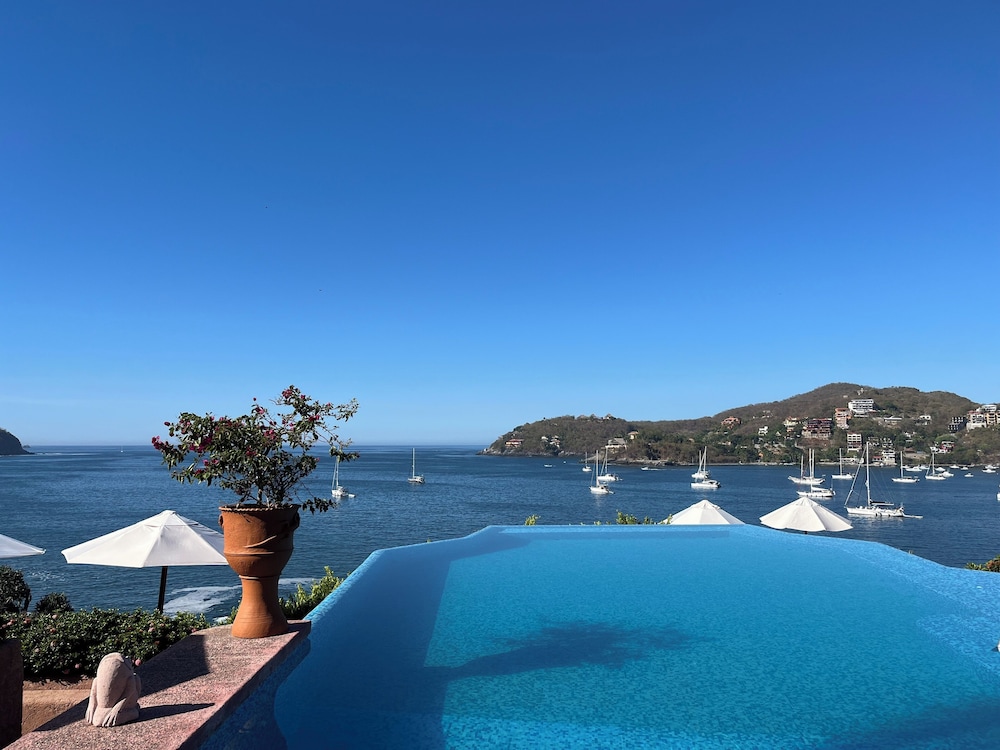 Infinity pool