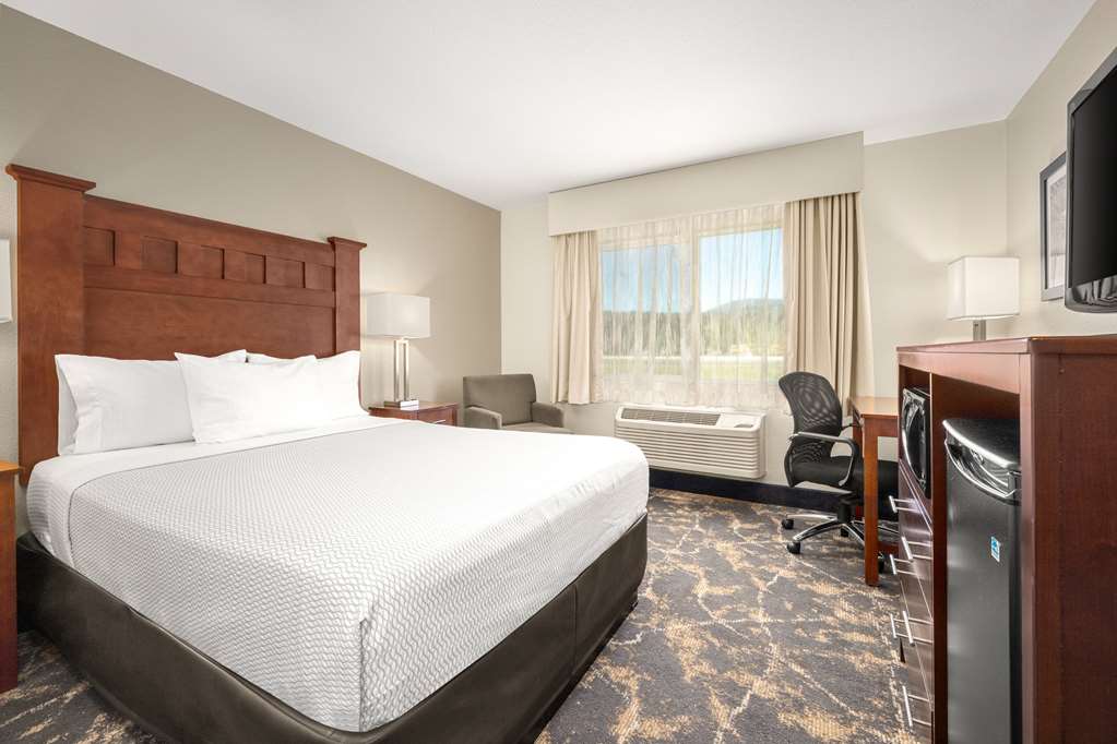 La Quinta Inn & Suites by Wyndham Grants Pass - photo 13