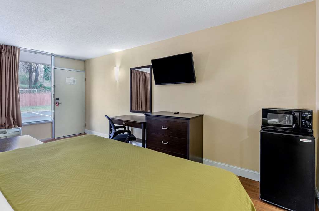 Econo Lodge Roanoke Civic Center - photo 14