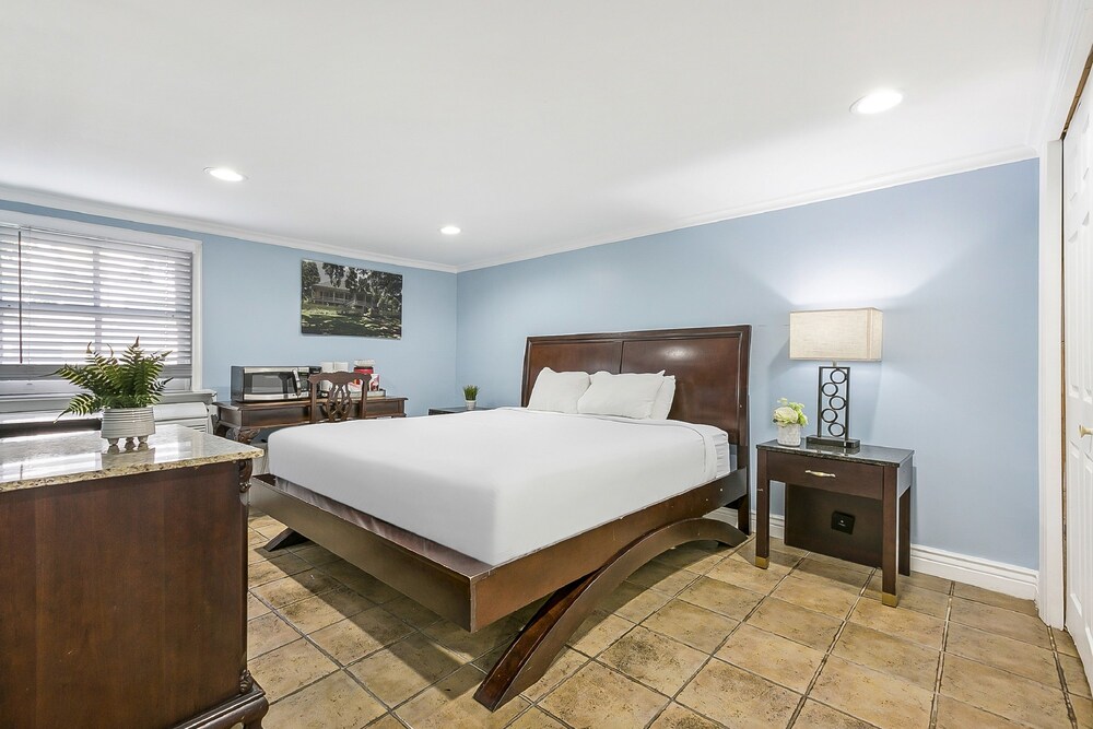Canal Express Rooms - photo 25