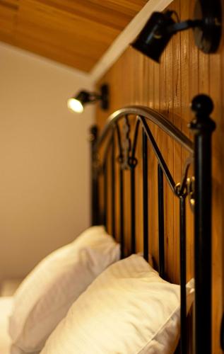 Top Location Cozy Wooden Ceiling Apt by Wehost