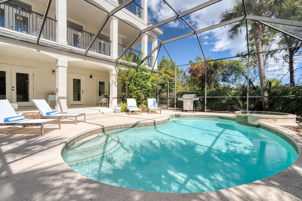 Miramar Manor by Avantstay Walk to the Beach in Miramar Beach, United States