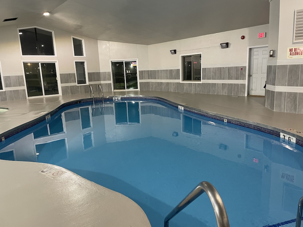 Red Roof Inn & Suites Tomah - photo 31