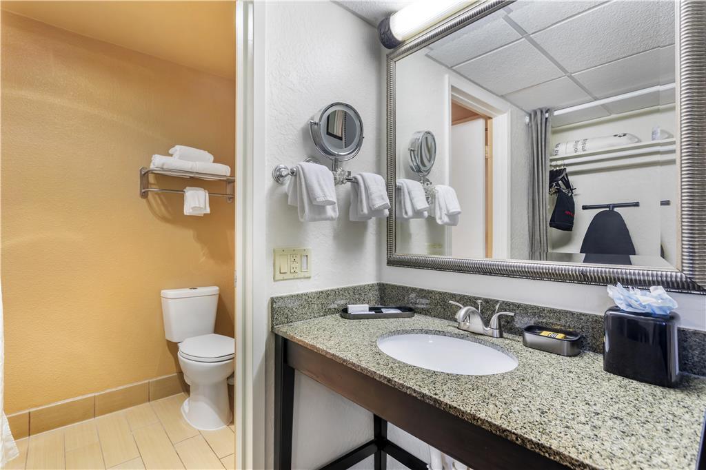 Best Western Plus Garden Court Inn - photo 13