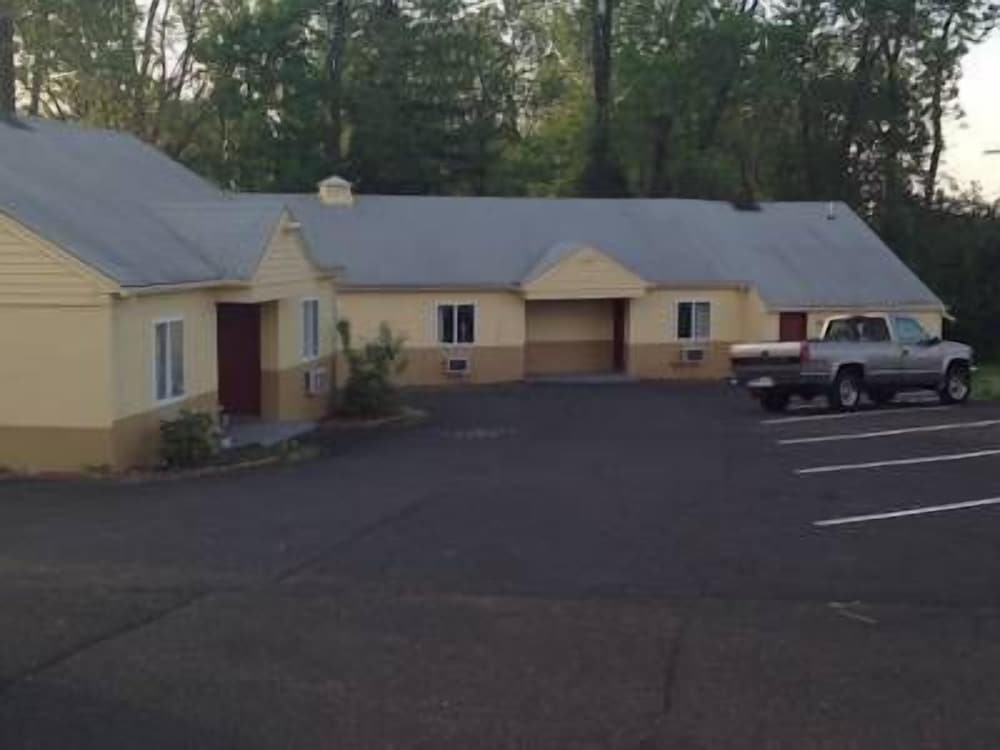 Colonial Village Motel - photo 15