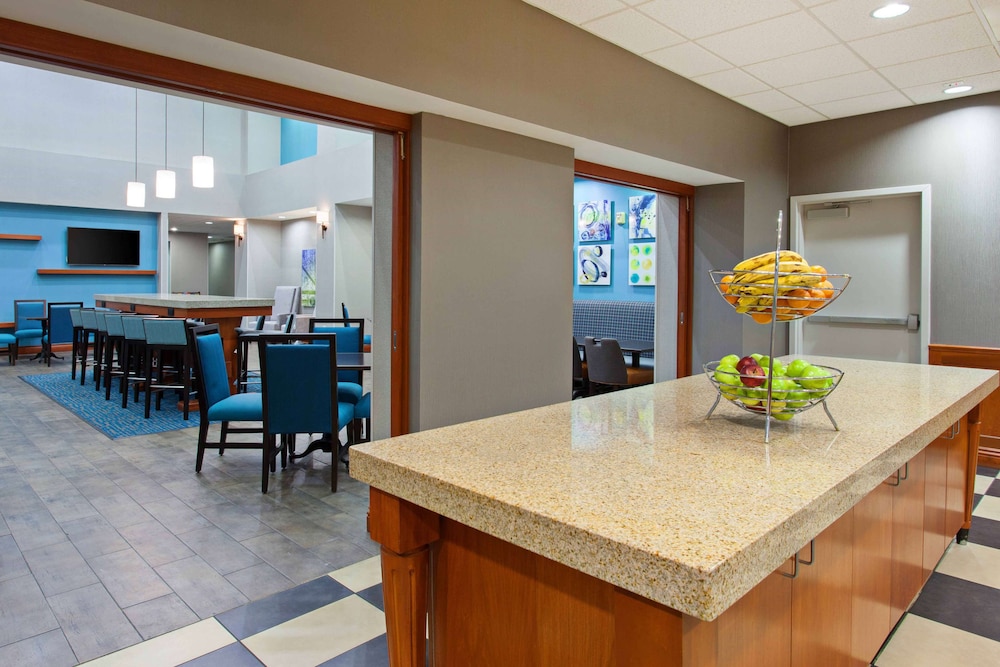 Hampton Inn & Suites Clovis Airport North - photo 23