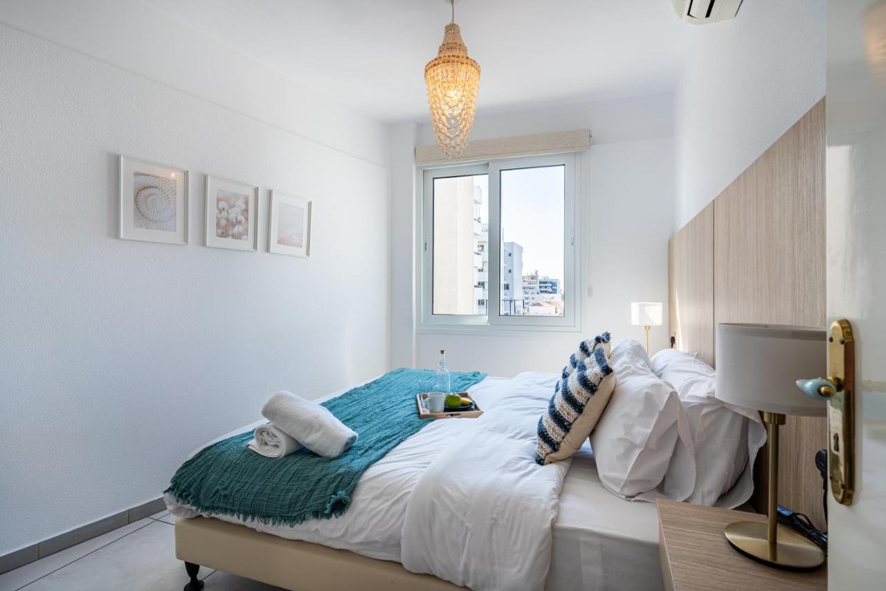 Whispering Palms 1 Br Apt by Finikoudes Beach