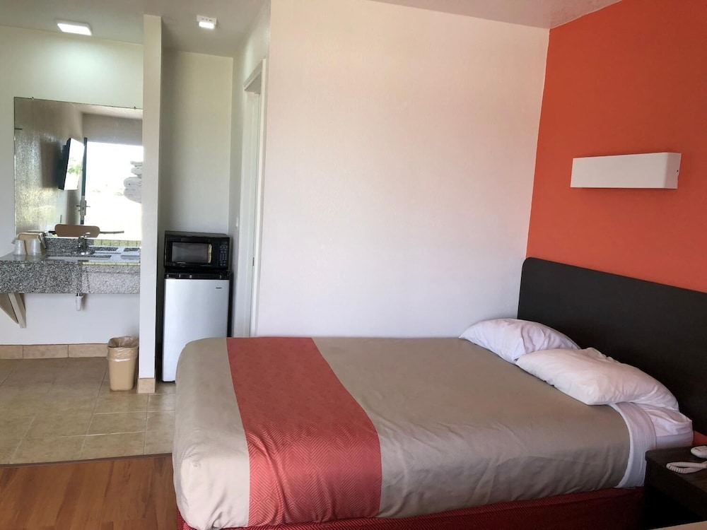 Motel 6 Clute TX - photo 6