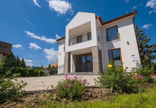 Füred Centrum Panzió — 4-Star Luxury Hotel in Balatonfured, Hungary