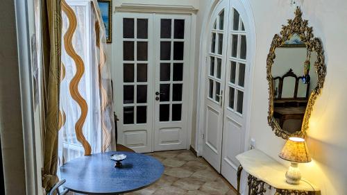 Maximilian Apartment